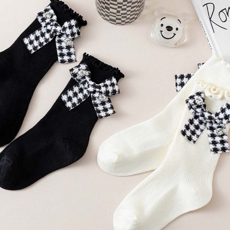 Urocze skarpetki z dużą ozdobną kokardą 3-5lat Dwupak białe i czarne