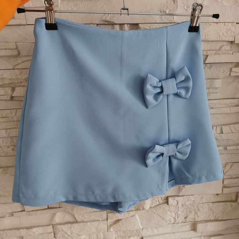 Spódnico-spodenki z ozdobnymi kokardkami roz 36 (S) błękitne