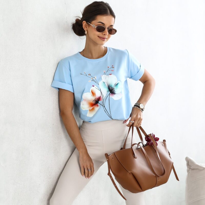 Elegancka bluzka z kwiatem