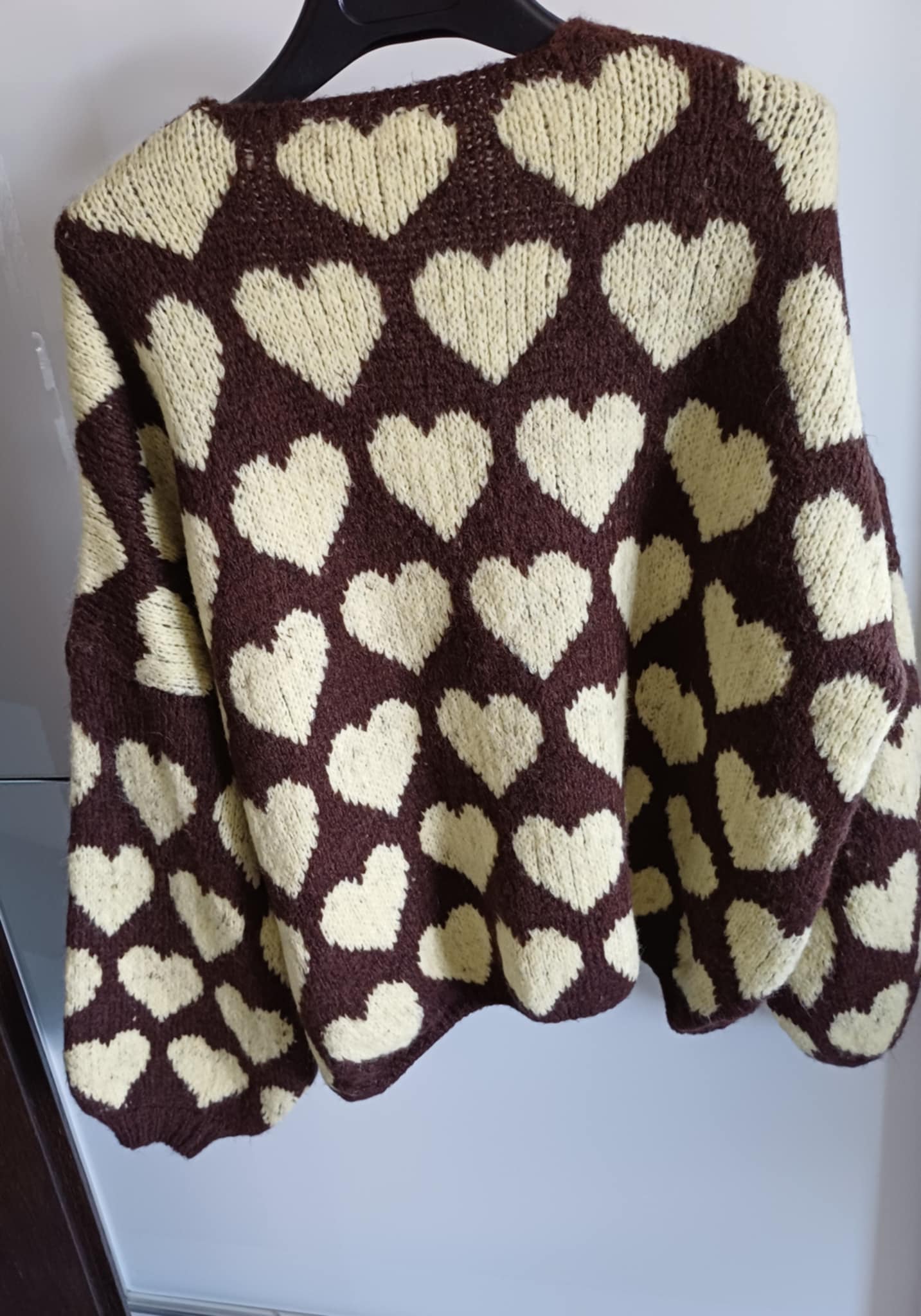 Mięciutki Sweterek w serduszka bez zapięcia - Image 5