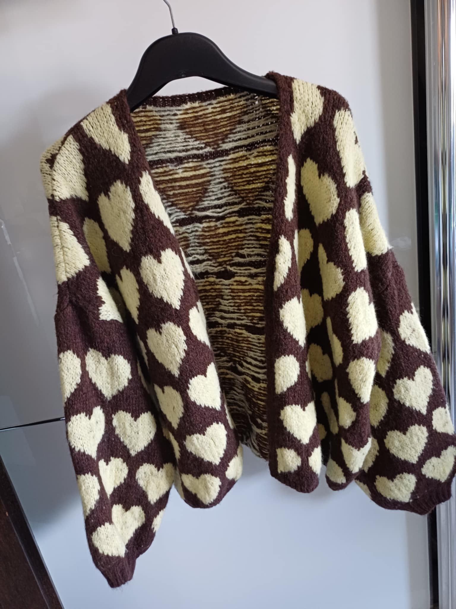 Mięciutki Sweterek w serduszka bez zapięcia - Image 6