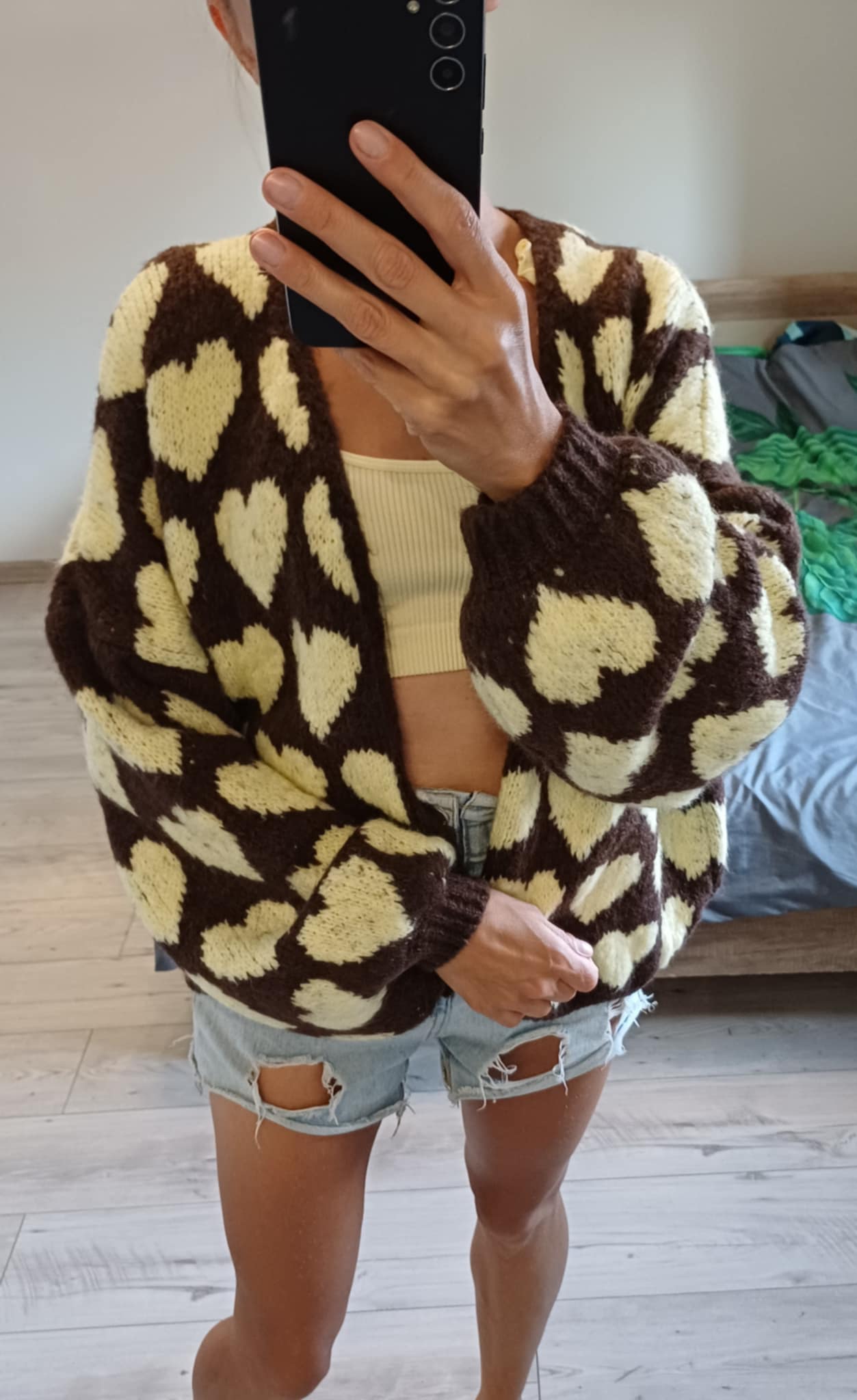 Mięciutki Sweterek w serduszka bez zapięcia - Image 4