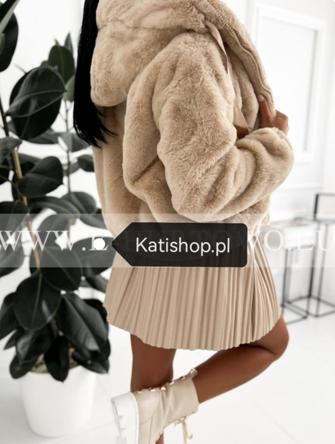 Futrzana krótka kurtka z kapturem - Image 3