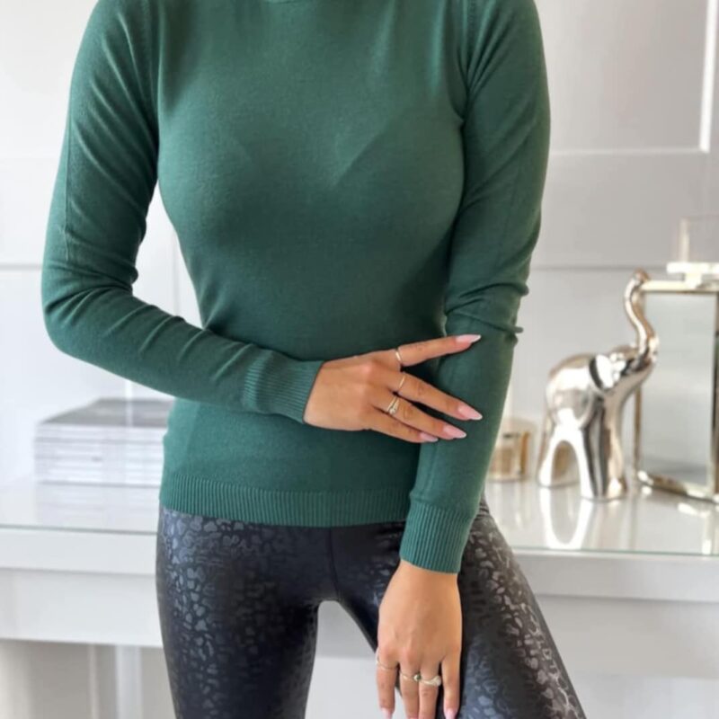 Dopasowany milusi sweterek z golfem