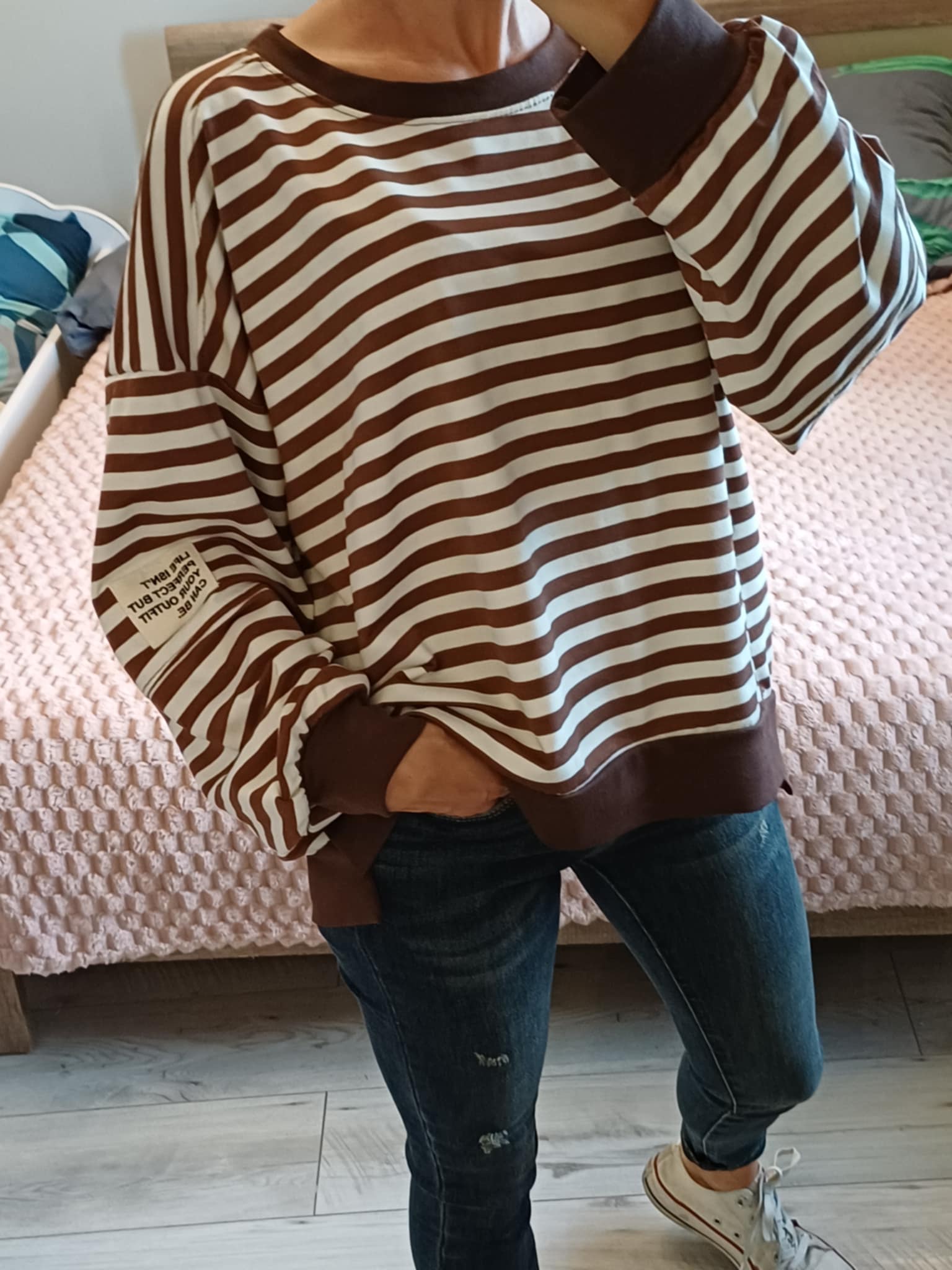 Bluzka oversize w paski z naszywką - Image 6