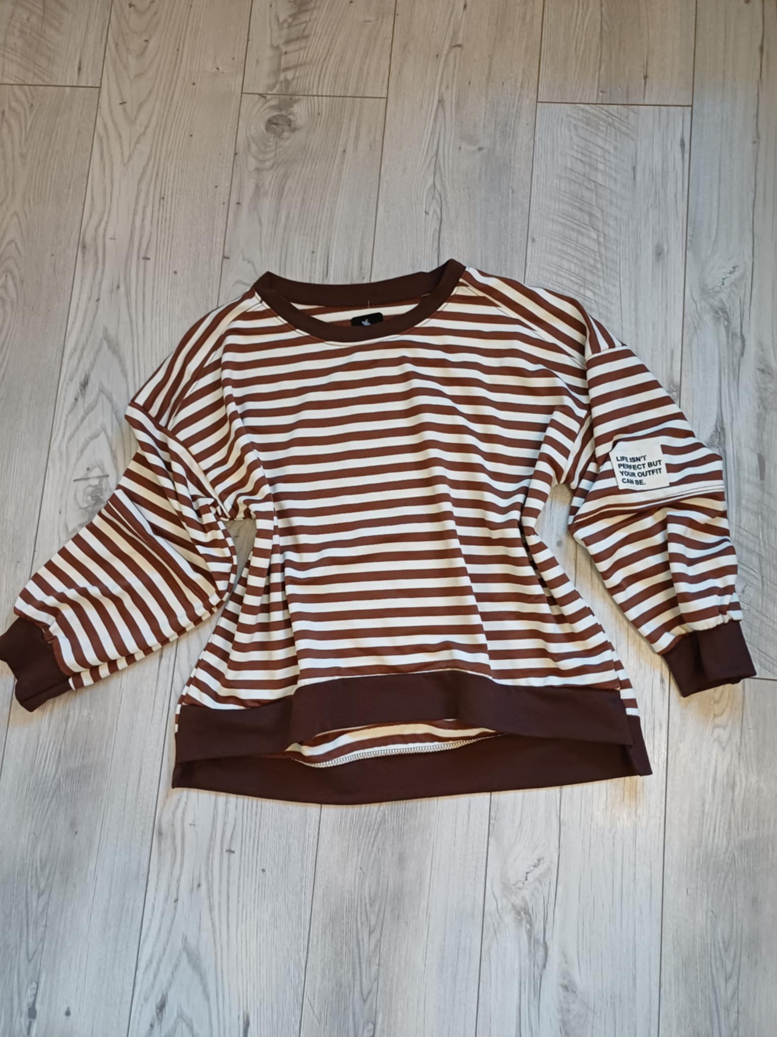 Bluzka oversize w paski z naszywką - Image 7