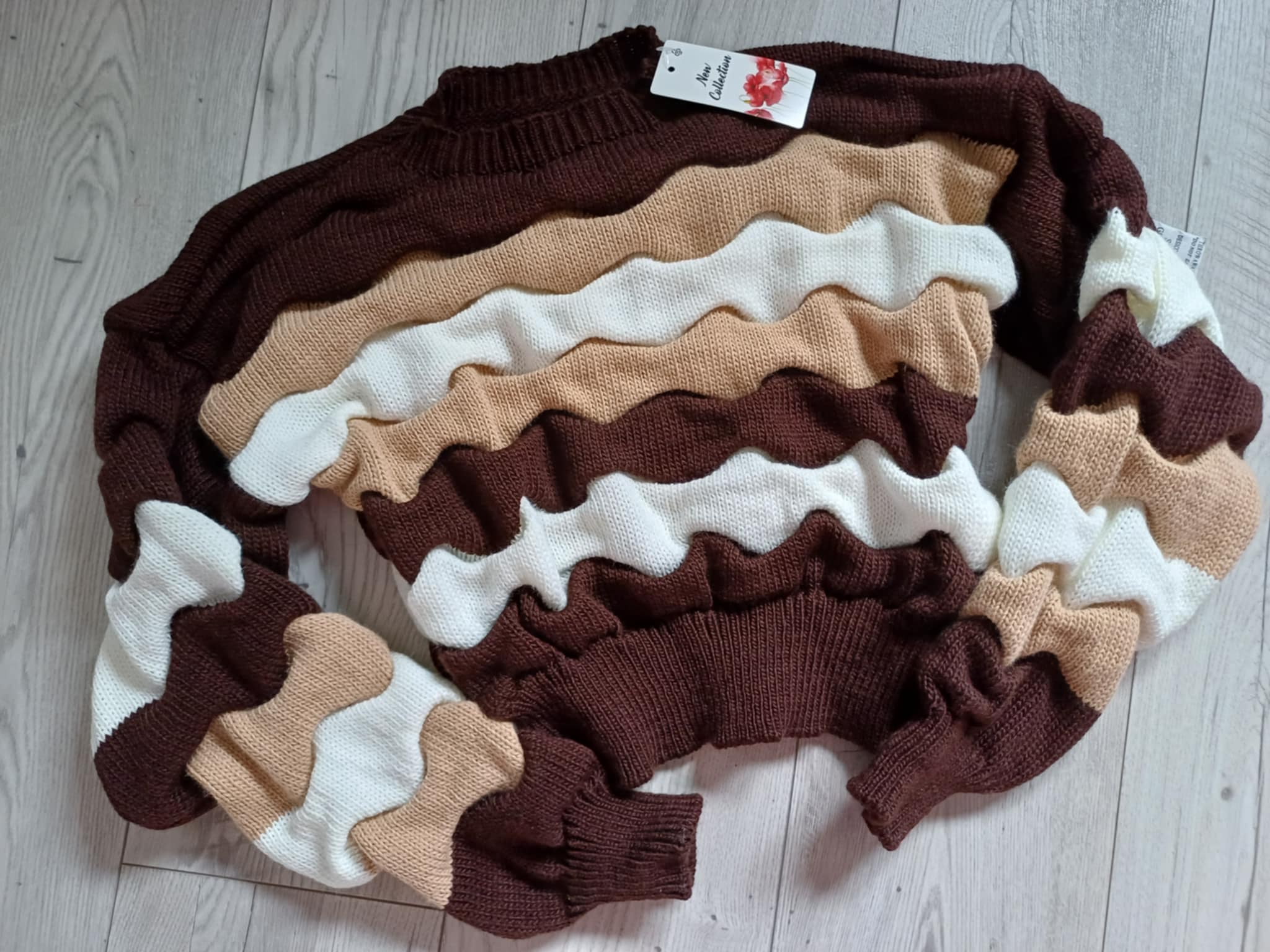 Marszczony akrylowy sweterek - Image 3