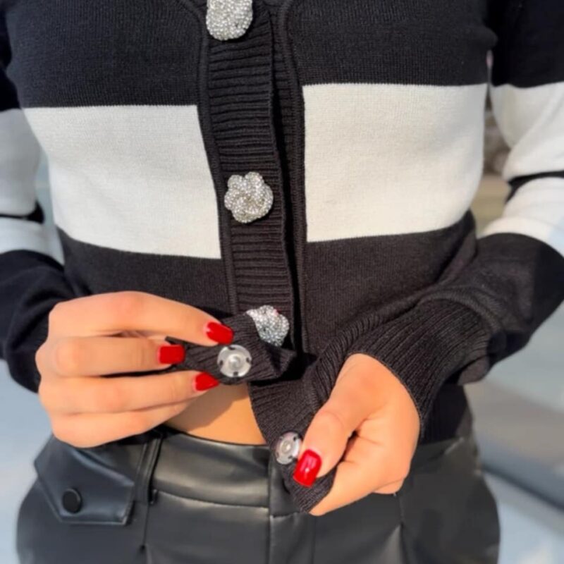 Sweterek w paski cyrkoniowe guziki Luxury