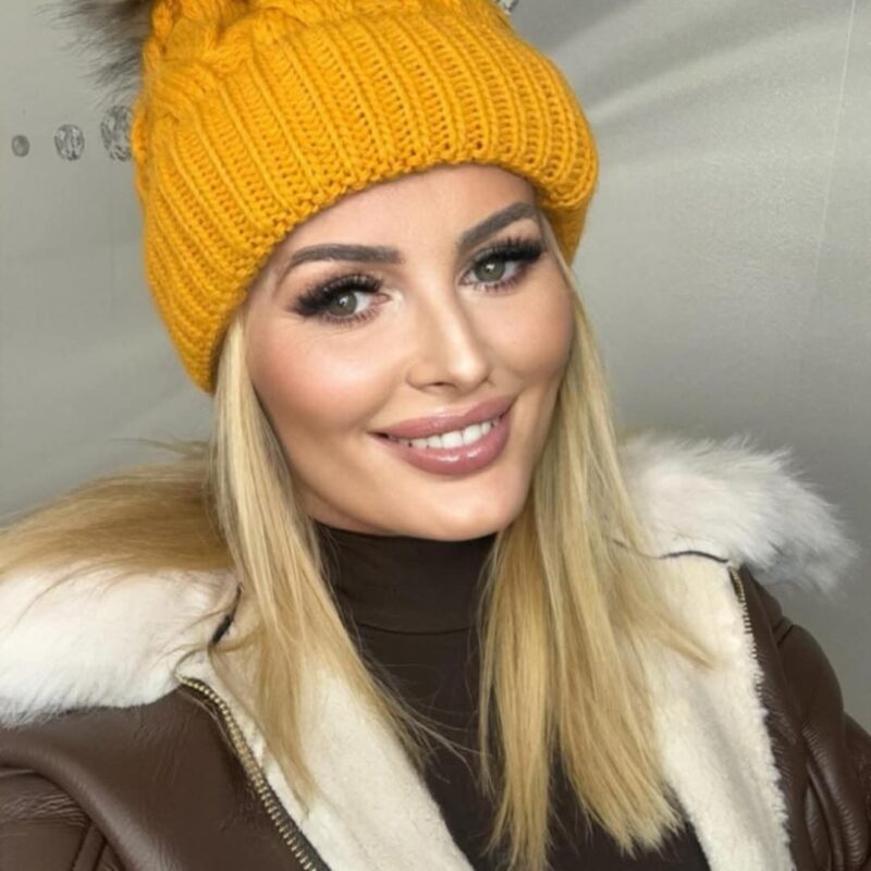 Ciepła czapka damska z pomponem