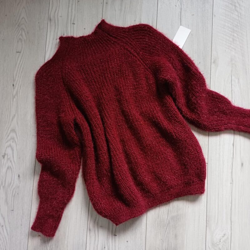 Milutkie ciepłe sweterki z błyszczącą nicią