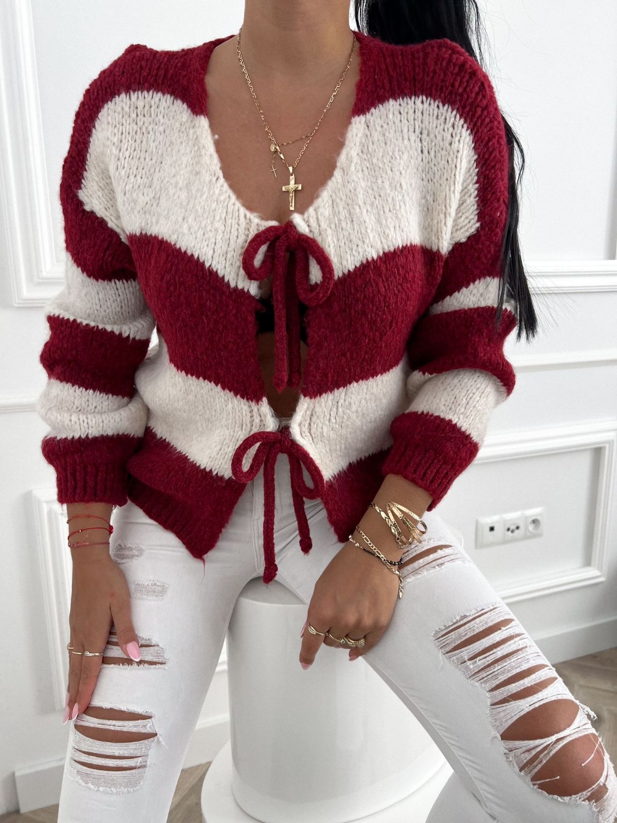 Akrylowy sweter w paski z wiązaniem