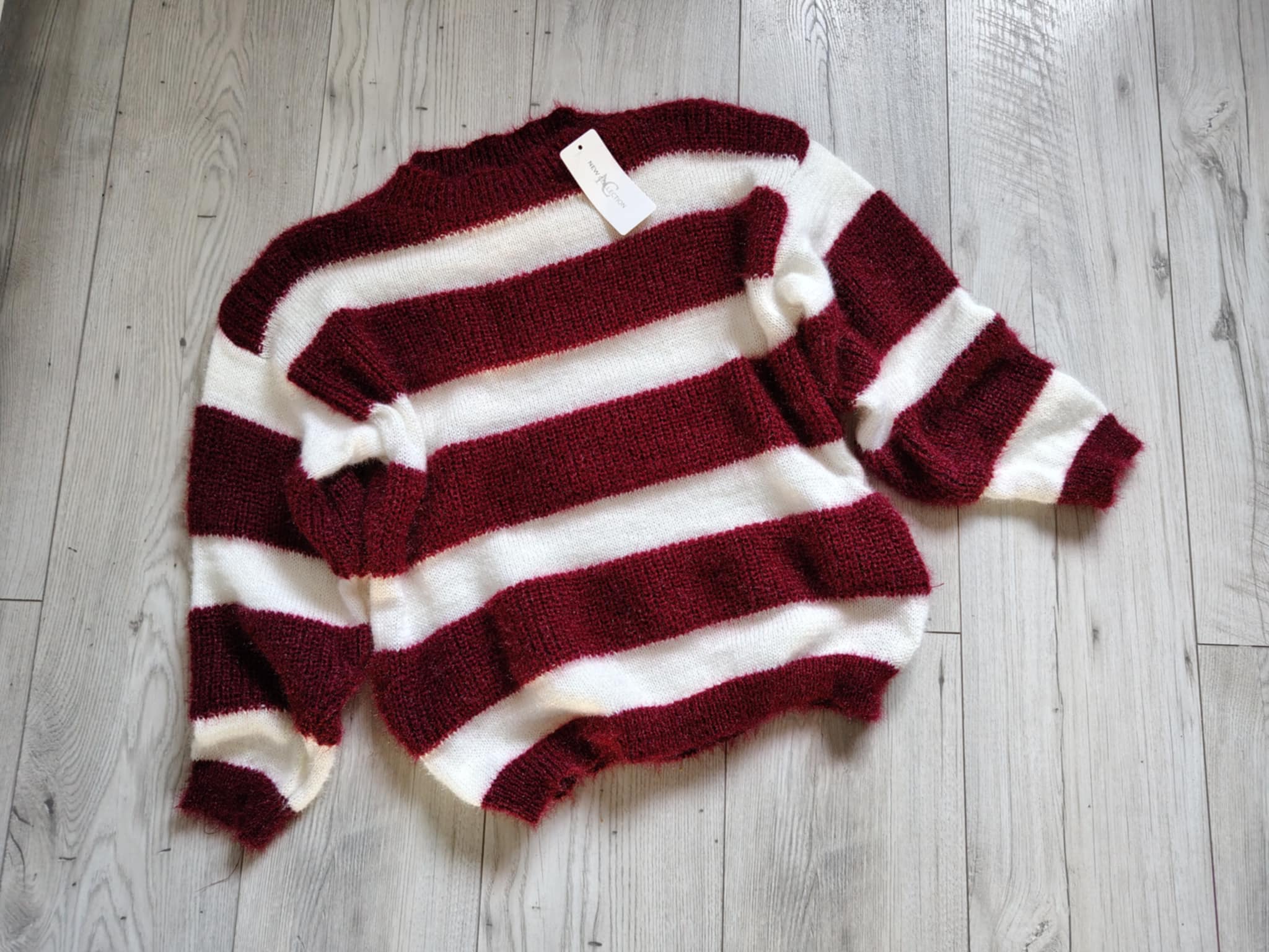 Akrylowy sweterek w paseczki - Image 3