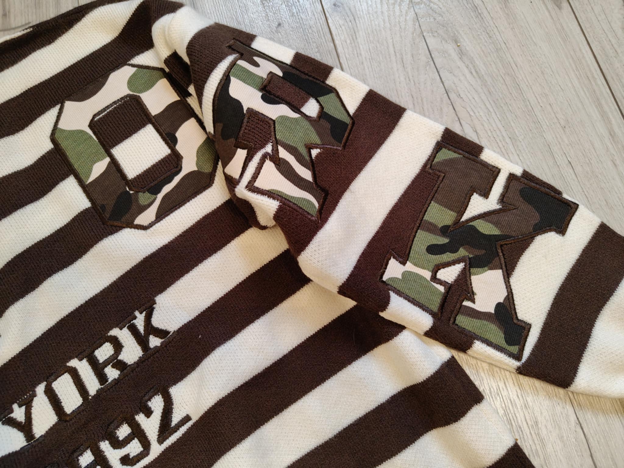 Mięciutki sweter w paski NEW YORK - Image 4