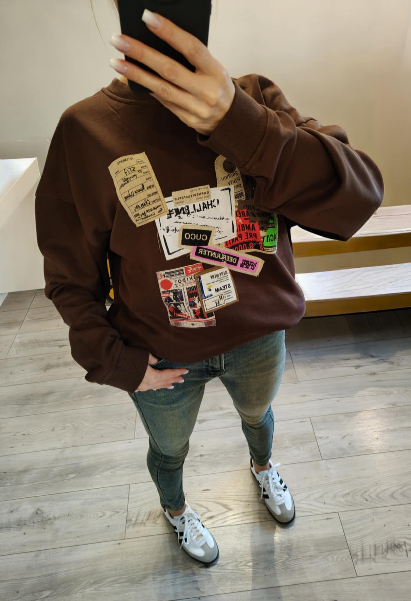 Stylowa bluza z naszywkami - Image 4