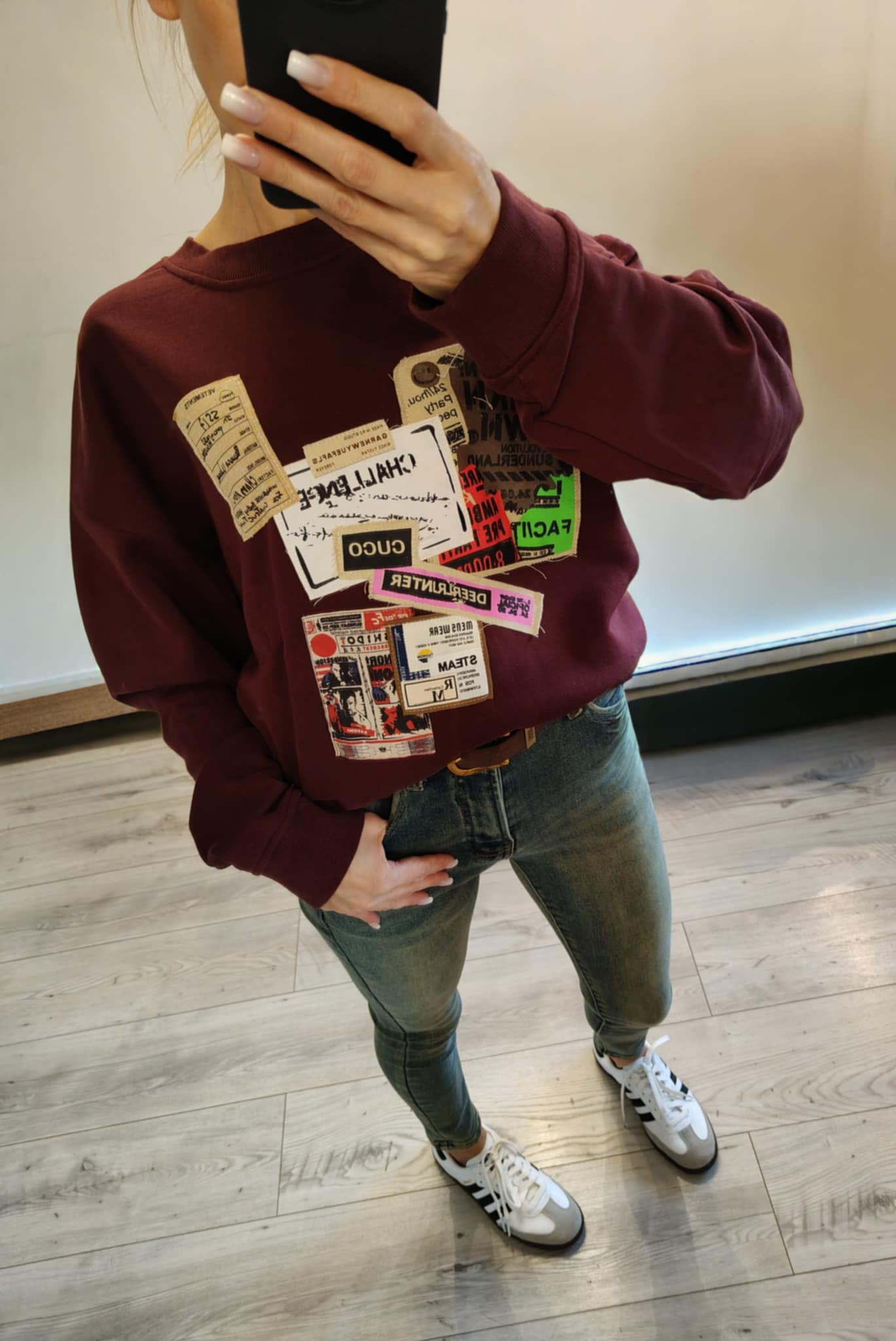 Stylowa bluza z naszywkami