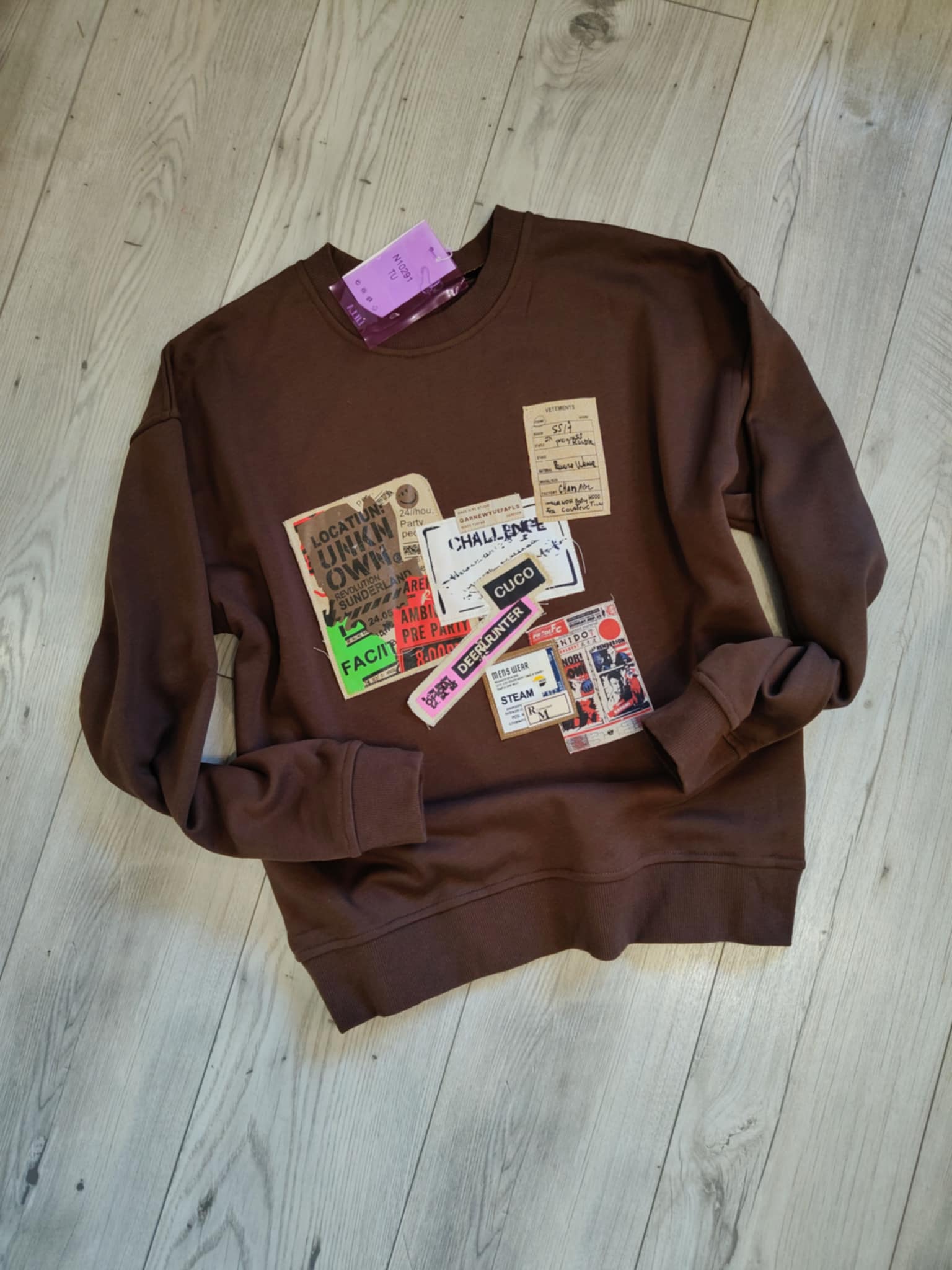 Stylowa bluza z naszywkami - Image 3