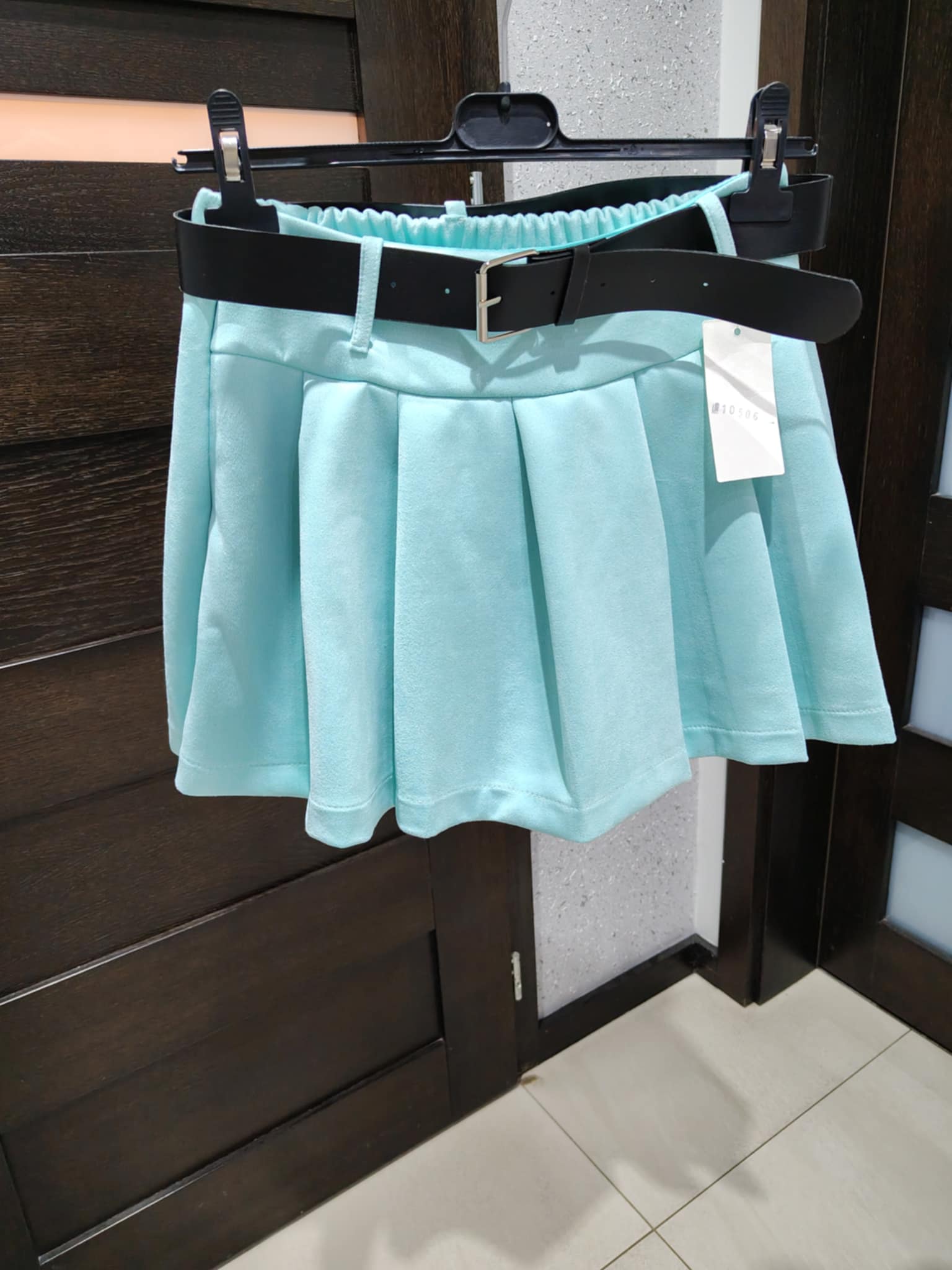 Plisowane spódnico-spodenki z paskiem z zamszu - Image 3